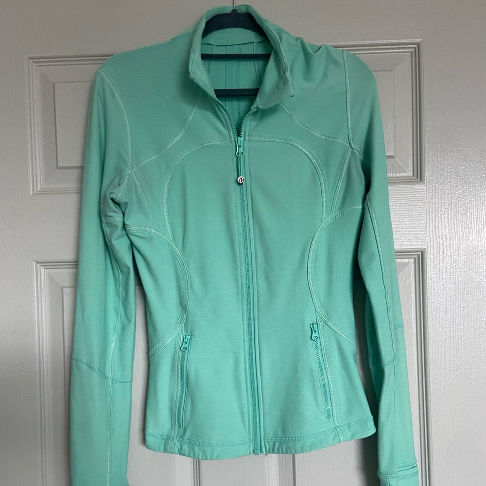 Lululemon Define Mint jacket in size 6. Great condition and limited color!